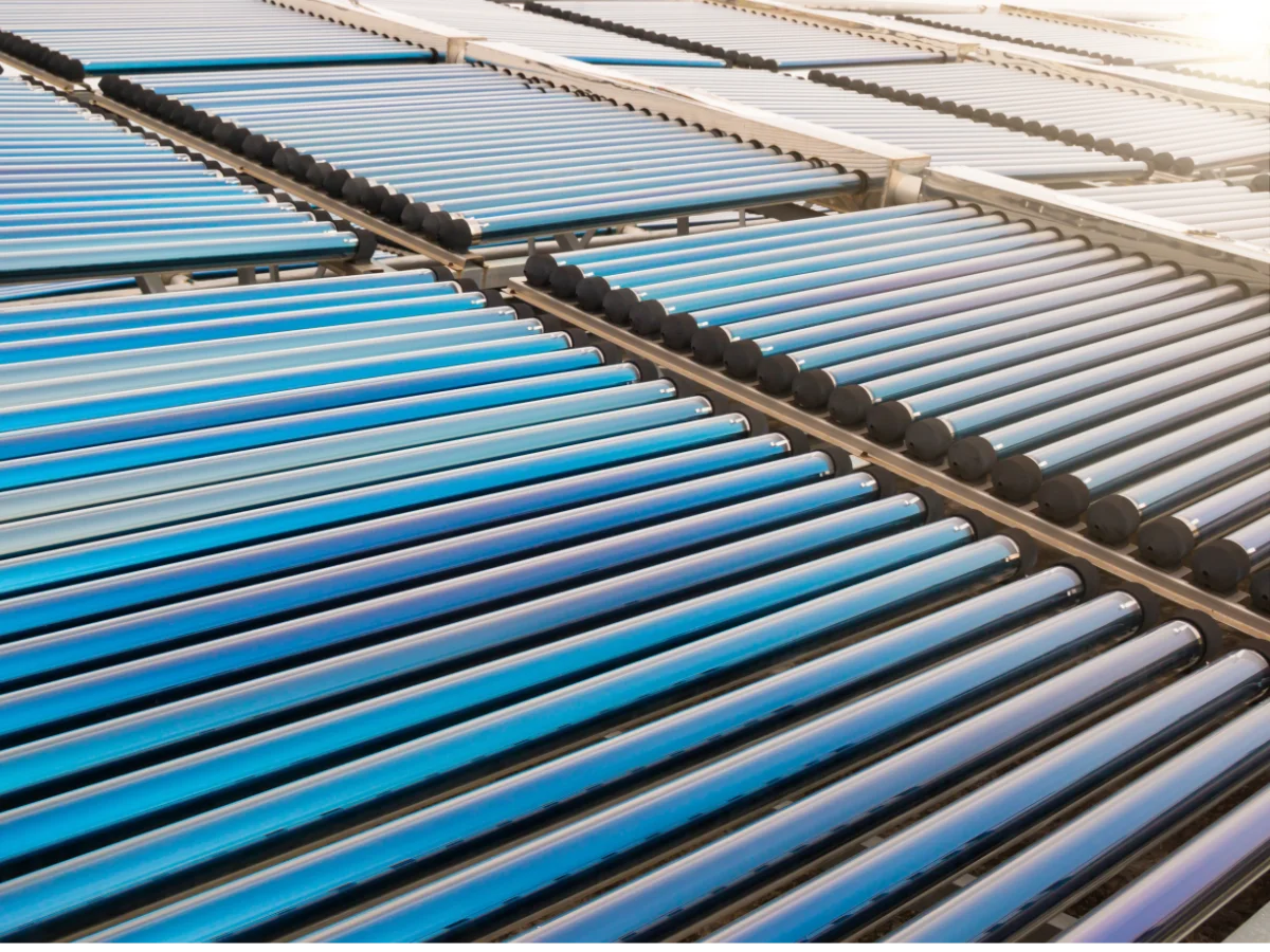 Solarmodule auf einem Dach installiert